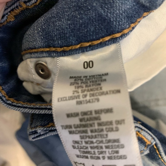 00 Ripped Jean Shorts - Picture 3 of 3